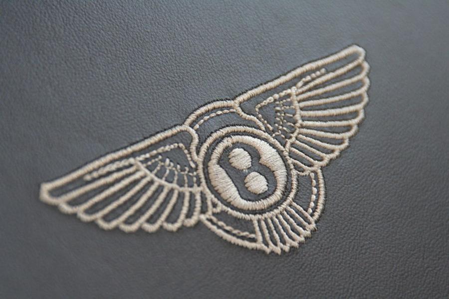 Детали интерьера Bentley Brooklands 2009 года  (NA) (фото 16 из 55)